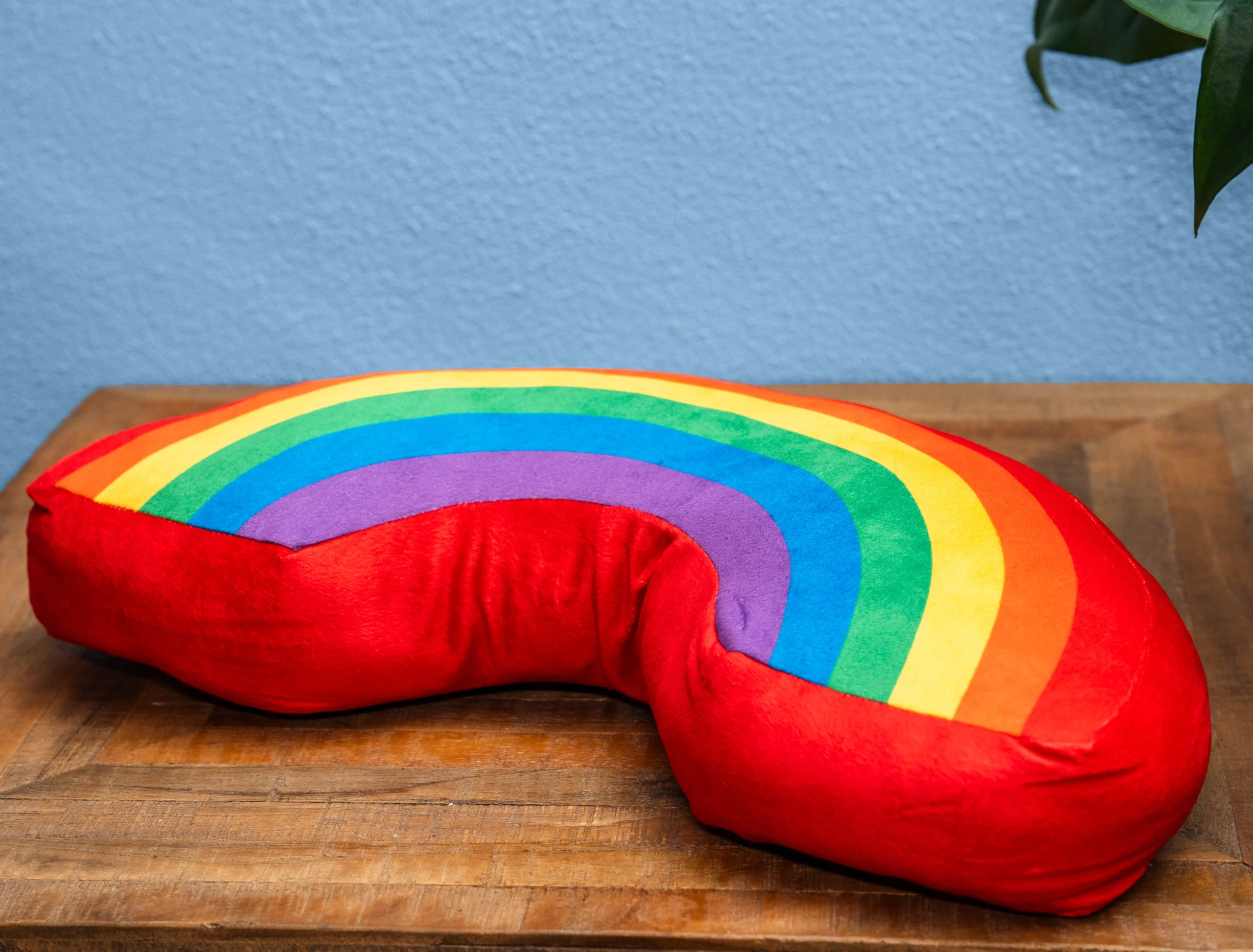 Regenboog U-vormig kussen – zacht pluchen nekkussen - Afbeelding 2