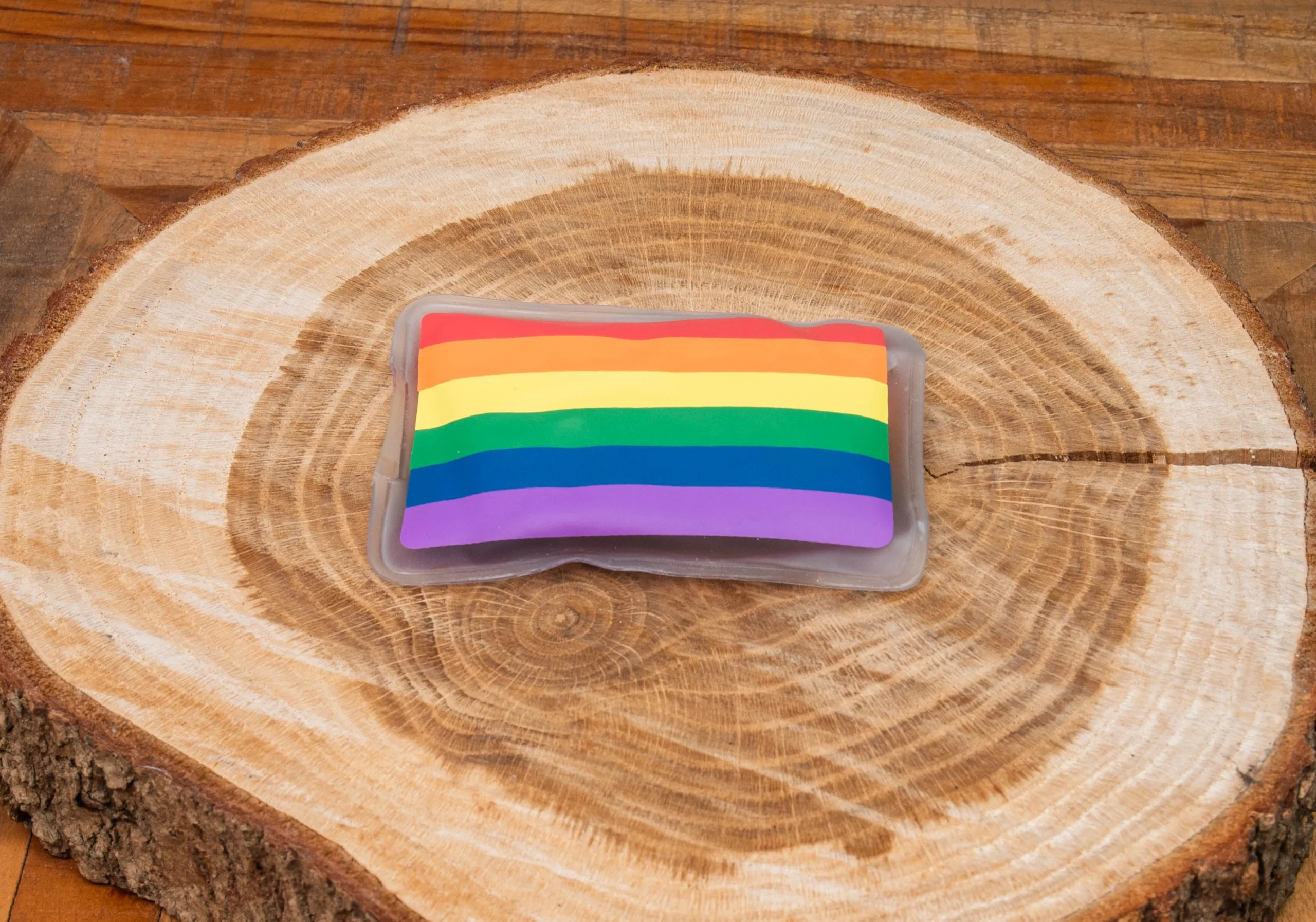 Pride regenboog handwarmer – compact en herbruikbaar - Afbeelding 5