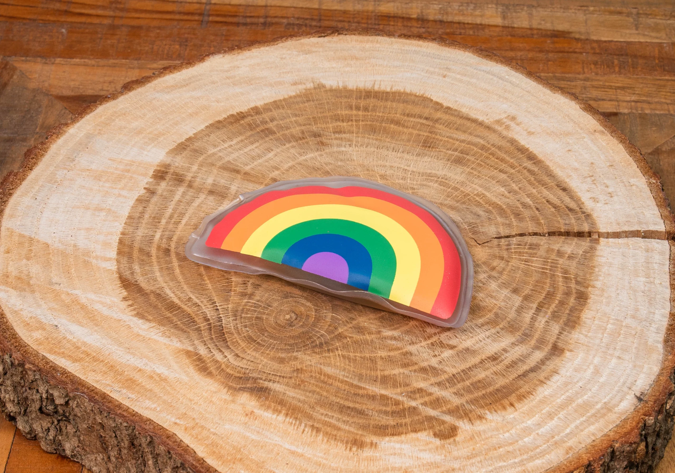 Pride regenboog handwarmer – compact en herbruikbaar - Afbeelding 4