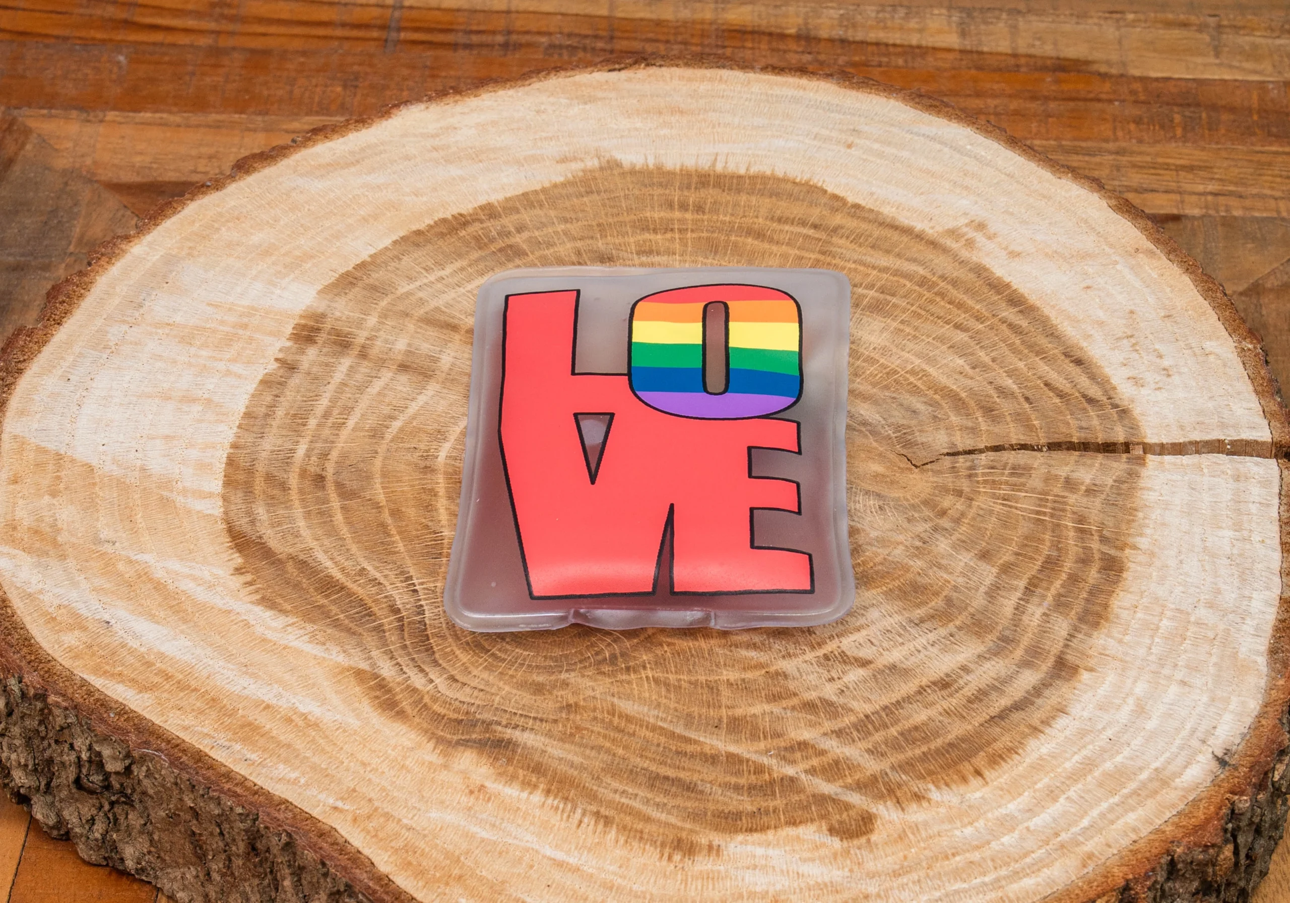 Pride regenboog handwarmer – compact en herbruikbaar - Afbeelding 3