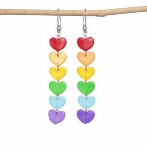 Regenboog hart oorbellen met zes acryl hartjes