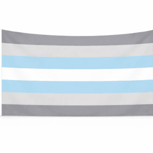 Demiboy Pride vlag met zeven gelijke strepen in grijs, lichtblauw en wit en ophangringen links