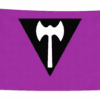 Labrys Lesbian Pride vlag met paarse achtergrond, zwarte omgekeerde driehoek en een witte dubbele bijl (labrys) in het midden en ophangringen links