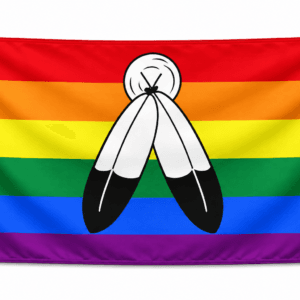 Two-Spirit Pride vlag met regenboogstrepen en traditioneel symbool in het midden en ophangringen links