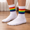 witte sokken met regenboog pride strepen unisex sokken kleurrijk design