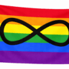 Rainbow Infinity vlag met zes horizontale banen in rood, oranje, geel, groen, blauw en paars met een zwart oneindigheidssymbool in het midden