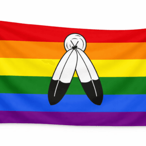 Two-Spirit Pride vlag met regenboogstrepen en traditioneel symbool in het midden en ophangringen links