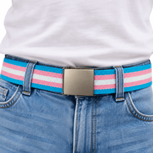 Transgender riem gedragen op spijkerbroek
