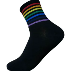 Zwarte Pride sokken met fijne regenboogstrepen
